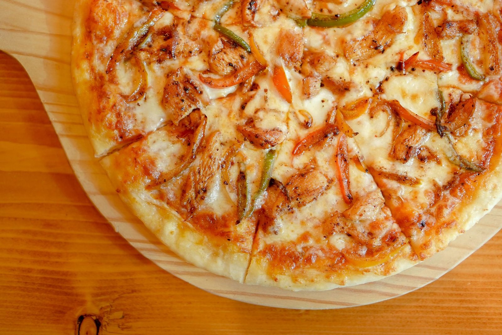 Close-Up of Freshly Baked Chicken Pizza